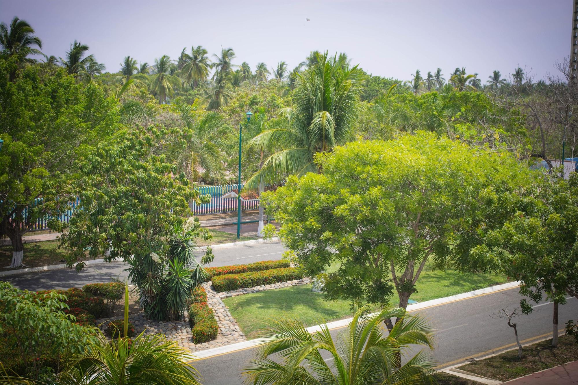 Hotel Sara Suites Ixtapa  Exterior photo